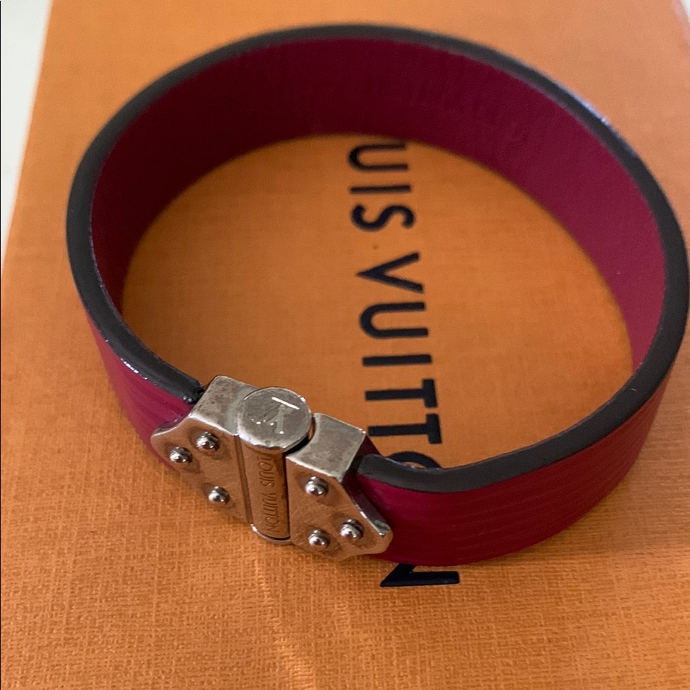 Louis Vuitton Pink Belt with Ornate Silver Buckle - Picture 3 of 10